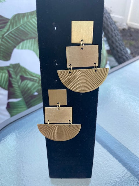 The Geometric Post Dangles